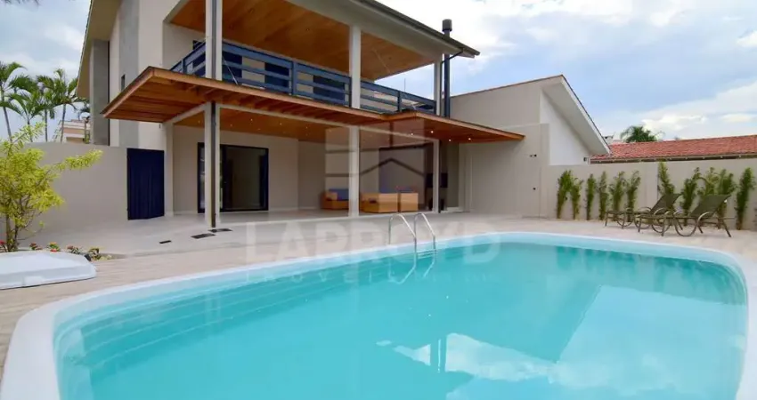 Casa alto padrão com piscina no bairro santo antônio de pádua.