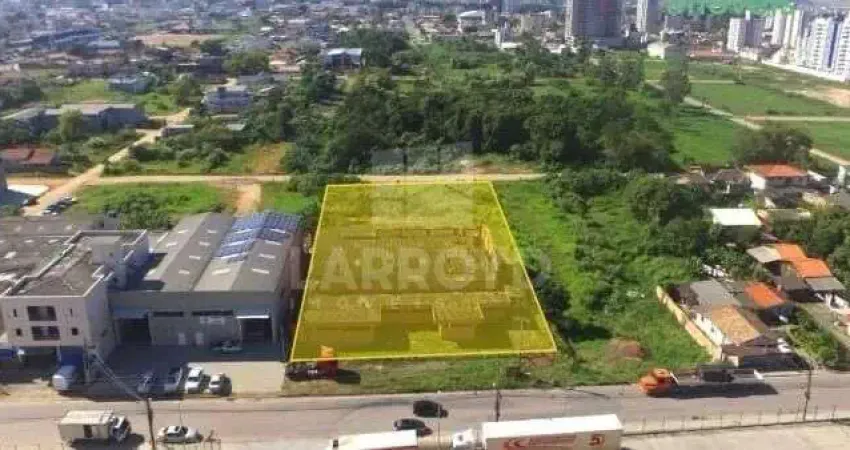 Galpão Industrial à venda a 100 metros da BR-101 / Área com 8 lotes ⠀
