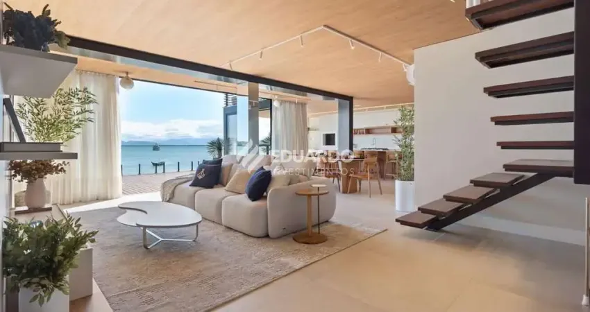 Casa beira-mar em Morrinhos, Bombinhas, com 4 suítes, ofurô com vista para o mar