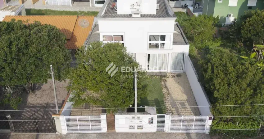 Casa Geminada com 3 Suítes à Venda em Mariscal – Bombinhas/SC