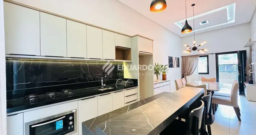 Casa Térrea com 2 Suítes à Venda – Semi-Mobiliada – Bombinhas, SC