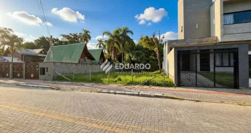 Terreno à Venda no Mariscal | 325 m² | 850m da Praia de Canto Grande | Bombinhas