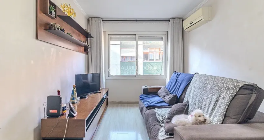 Apartamento com 2 quartos e lavabo, reformado, próximo de grandes avenidas