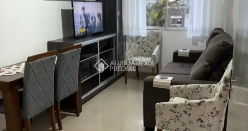 Apartamento com 2 quartos , 2 vagas de garagem em condomínio fechado