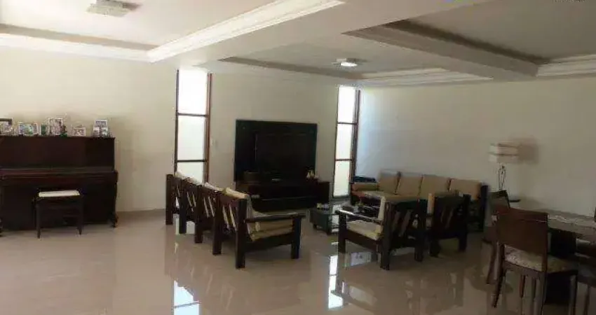 Casa com 05 quartos à venda em condomínio de alto padrão, Cabo Frio/RJ