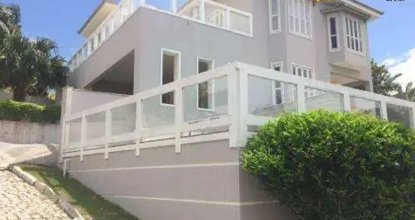 Casa em condomínio de alto padrão com vaga náutica.