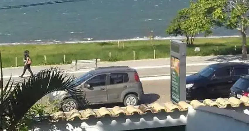 Casa Duplex com Vista para Lagoa em Condomínio nas Palmeiras