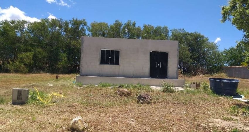 Terreno à venda com casa em construção em Araruama/RJ
