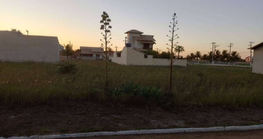 Terreno plano em condomínio com praia privativa em Arraial do Cabo