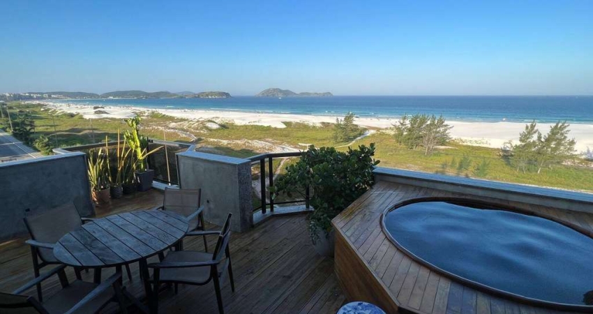 Cobertura à venda de frente para Praia do Forte em Cabo Frio/RJ