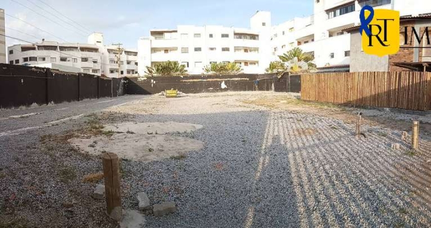 Terreno à venda de frente para a Praia Grande, Arraial do Cabo/RJ