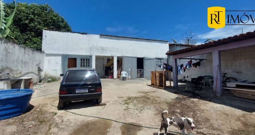 Casa dividida em 3 kitnets à venda na Rua do Fogo em São Pedro da Aldeia/RJ