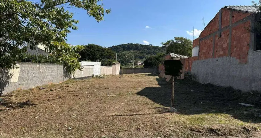 Terreno à venda no Condomínio Solar dos Cantarinos, São Pedro da Aldeia/RJ