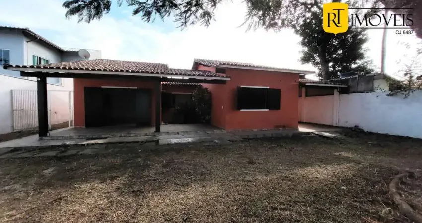 Casa independente com amplo quintal à venda nas Palmeiras, Cabo Frio/RJ