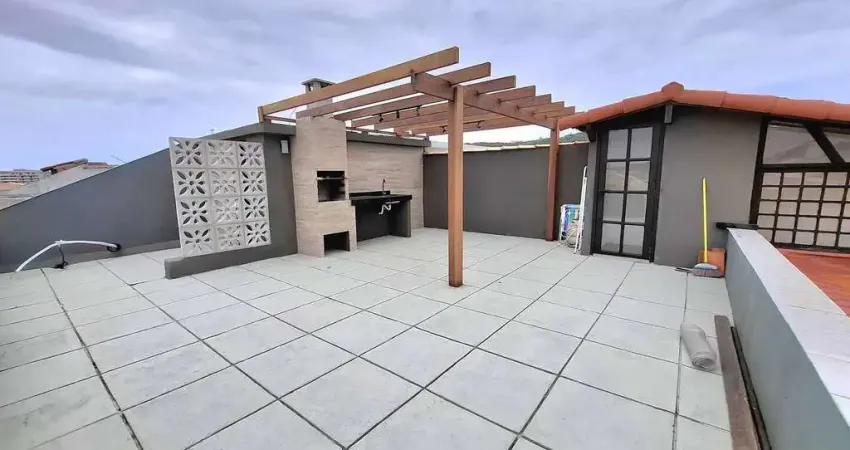 Cobertura à venda a 200 metros da praia grande/arraial do cabo