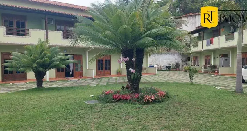 Excelente casa duplex em condomínio com 2 suítes no peró para locação fixa.