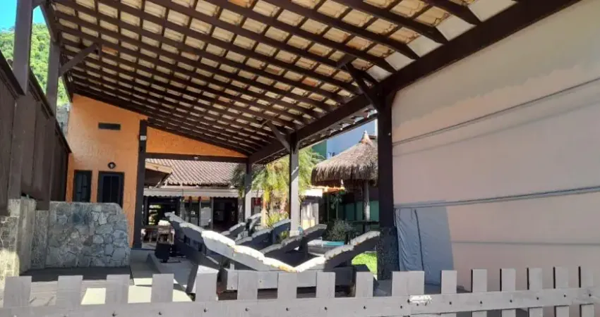Magnífica Casa Costeira no Condomínio Marinas – Angra dos Reis (RJ)