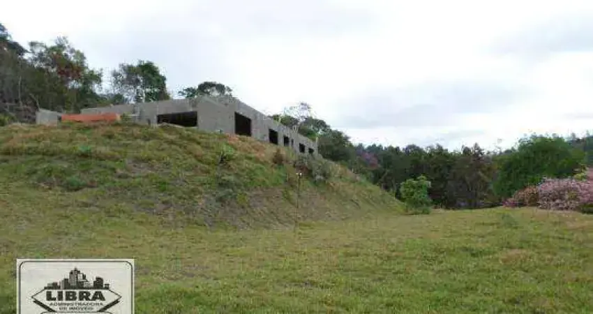 Casa em construção com vista maravilhosa em condomínio tranquilo na melhor área do green valley. poço e fossa concluída. acesso ao terreno.