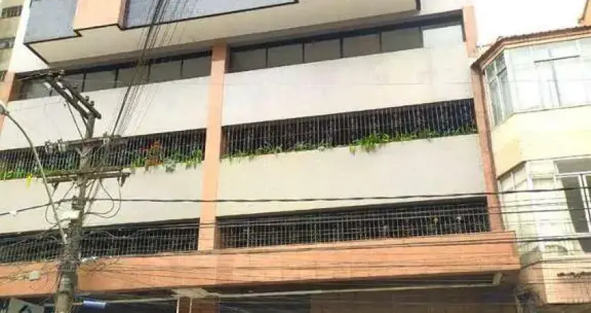 Apartamento com 2 quartos (1 suíte), sala ampla, varanda, banheiro social, cozinha, área, dependência, 02 vagas e lazer.