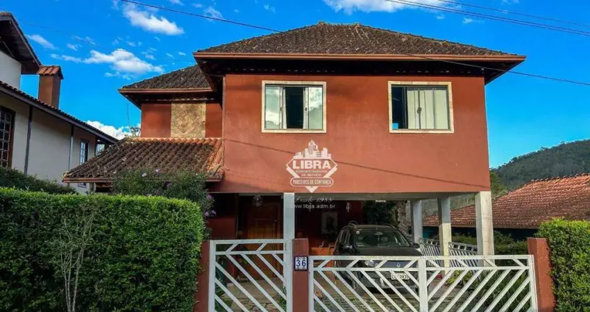 Residência com vista privilegiada: com três quartos, piscina, lareira e churrasqueira!!