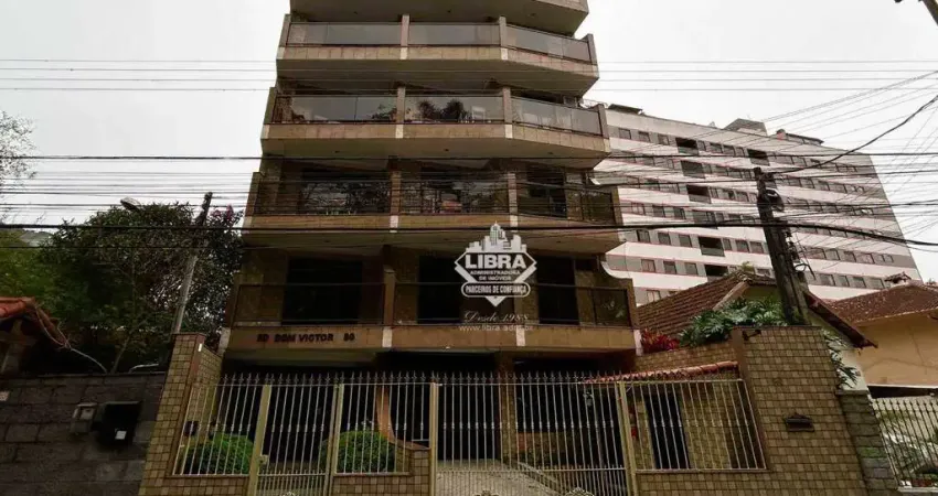 Apartamento 2 quartos (1 suíte), sala espaçosa com lareira e varanda para alugar!