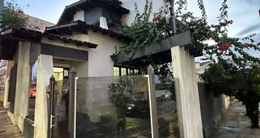 Casa para Venda em Araxá, CENTRO, 4 dormitórios, 1 suíte, 4 banheiros, 1 vaga