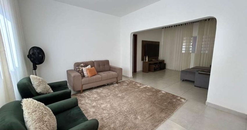 Casa para Venda em Araxá, VILA SILVERIA, 3 dormitórios, 1 suíte, 2 banheiros, 1 vaga