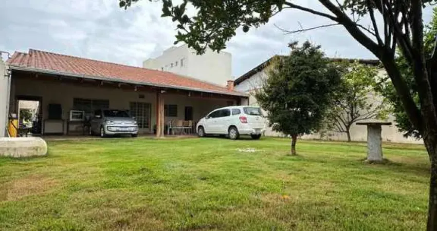 Casa para Venda em Araxá, ALVORADA, 2 dormitórios, 1 suíte, 2 banheiros, 6 vagas