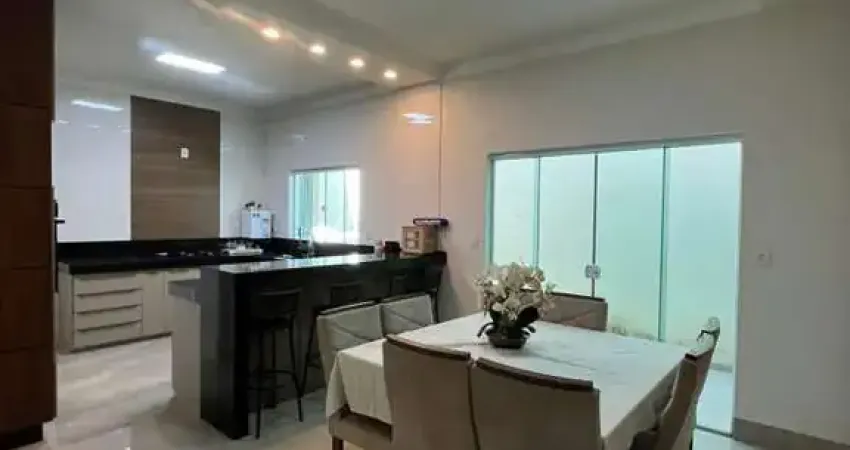 Casa para Venda em Araxá, BOUGANVILLE, 3 dormitórios, 1 suíte, 3 banheiros, 3 vagas