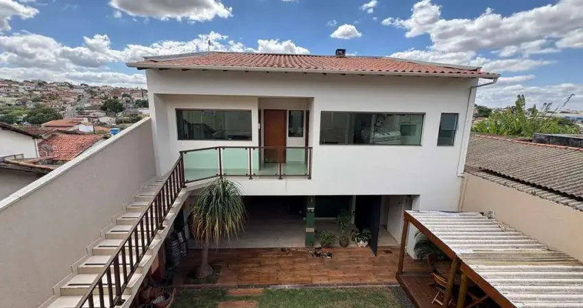 Casa para venda em araxá, centro, 4 dormitórios, 1 suíte, 4 banheiros, 2 vagas