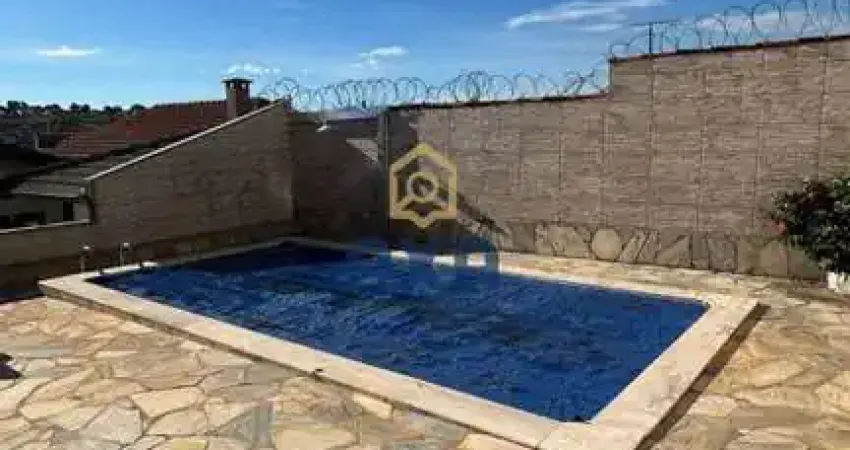 Casa com 3 quartos à venda na Rua Uberaba, 35, Centro, Araxá