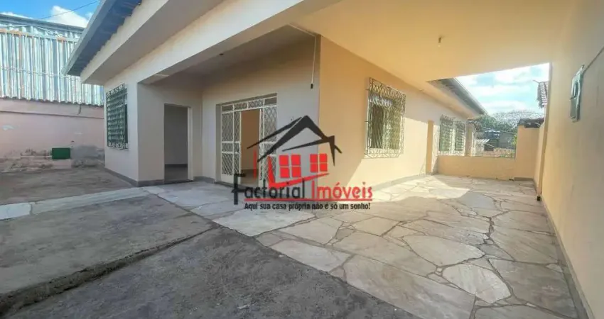 Casa ampla com 4 quartos e duas vagas próximo da Delta