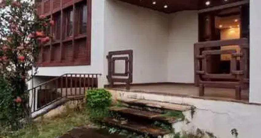 Casa com 8 quartos para alugar na Santa Tereza, Belo Horizonte