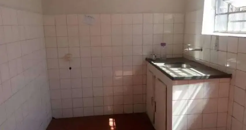 Casa com 2 quartos para alugar na Rua Joaquim de Paula, Alípio de Melo, Belo Horizonte