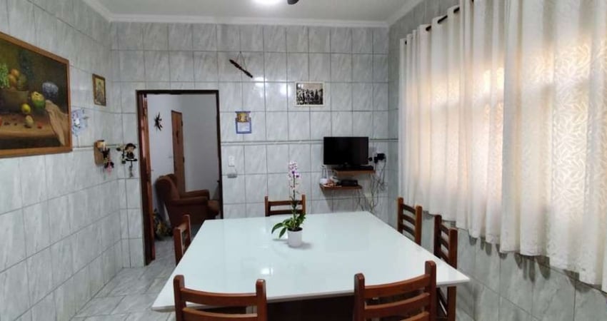 Funcional casa de vila para venda com 4 quartos, sendo 2 suítes, 208m²