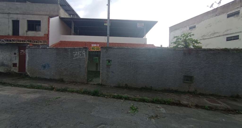 Casa para Venda em Juiz de Fora, Ipiranga, 2 dormitórios, 1 suíte, 2 banheiros, 8 vagas