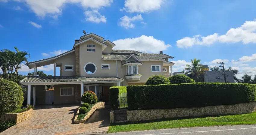 Casa condomínio fechado Aruã Ecopark, 4 suites, excelente localização 