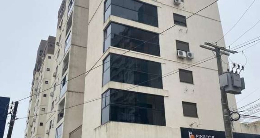 Apartamento de 2 Dormitórios com Sacada e Garagem no Solar Salamanca