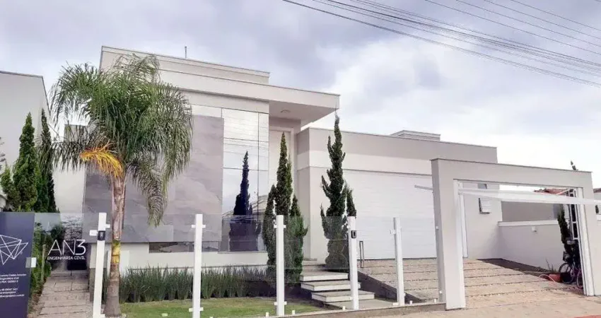 Casa para venda  alto padrão no centro em Tijucas/SC com 360m²