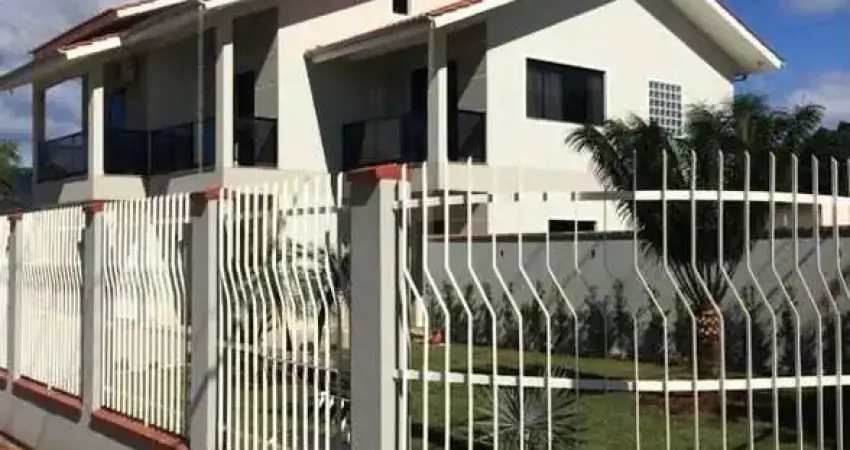 Casa á Venda em Tijucas SC com 244m²,  3 quartos sendo 1 suíte.