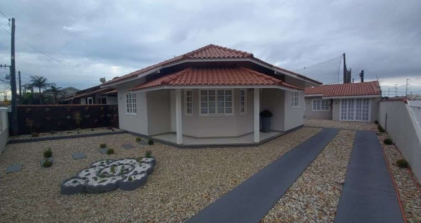 Casa com 85m² no bairro Centro em Tijucas mobiliada com amplo espaço no terreno