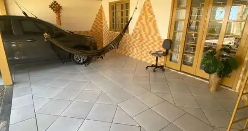 Ótima casa com um amplo terreno com de 455m² á venda no bairro Universitário