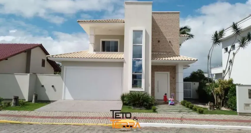Casa á venda com 168m² no bairro Universitário em Tijucas, 3 dormitórios, 1suíte