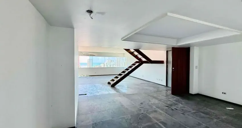 Oportunidade Cobertura com piscina; 370m²; 5 quartos, 3 suítes, salas amplas e 3  garagem. Vista in