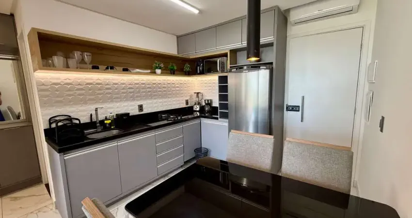 Flat à venda, 32m²; totalmente mobiliado e decorado, 70 metros da praia e 200 metros das piscinas n