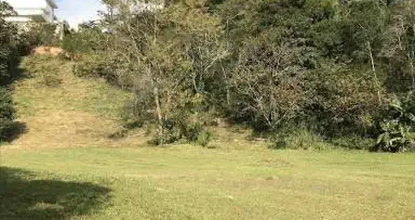 Área em localização privilegiada no Córrego Grande!