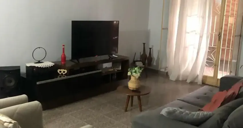 Casa a venda no Lote XV com 3 quartos , vaga de garagem e terraço