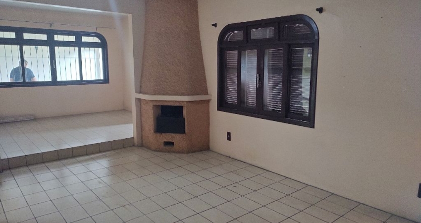 Atenção Investidores! Excelente Casa para Moradia ou Investimento em Locação(Airbnb).