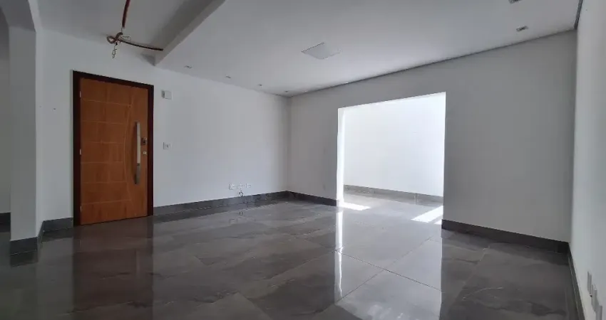 Ótimo Apartamento com área privativa, 3 quartos com armários, 2 suítes, 3 vagas, Barreiro
