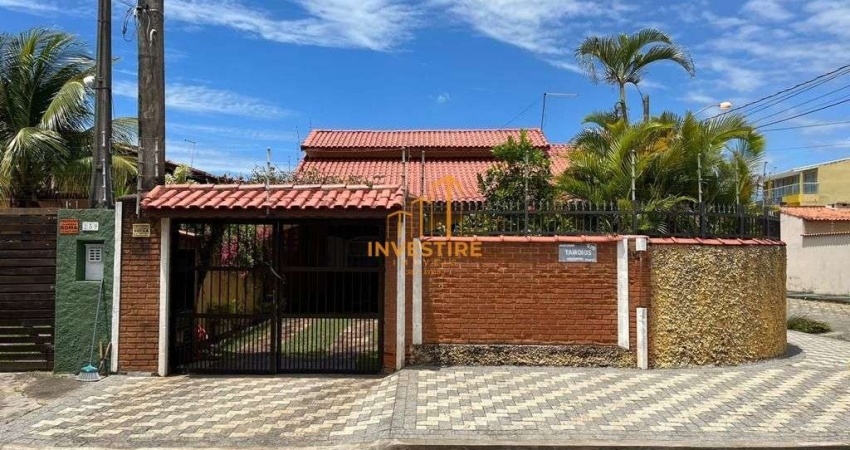 Casa à Venda no Bairro Tupy em Itanhaém com Piscina e Edícula